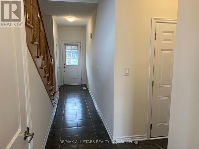 16 Hillcroft Wy in Kawartha Lakes, ON - Building Photo - Building Photo
