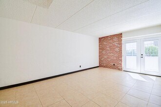 3416 N 44th St in Phoenix, AZ - Foto de edificio - Building Photo