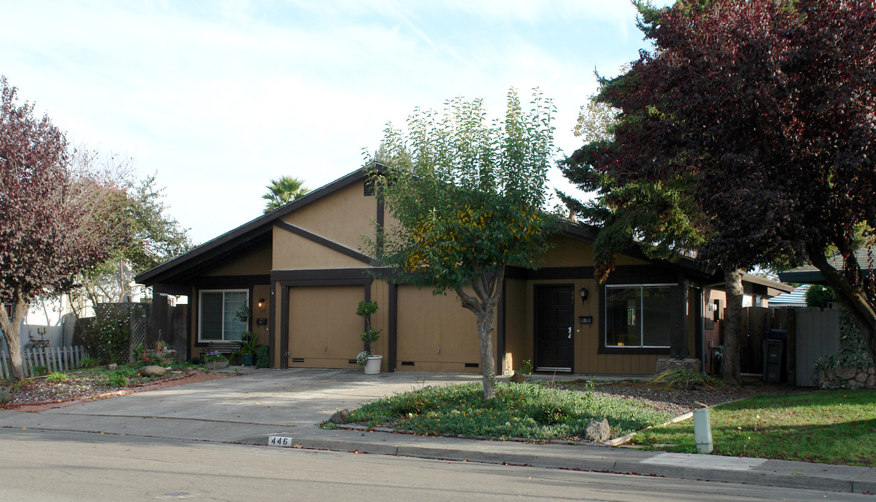 446 Lincoln Ave in Rohnert Park, CA - Building Photo