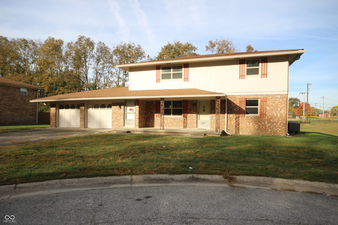 960 Valley View Dr in Plainfield, IN - Building Photo