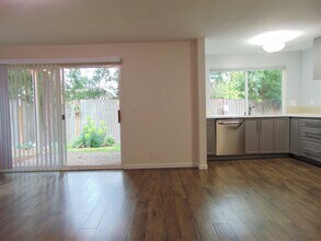 17108 NE 45th St in Redmond, WA - Building Photo - Building Photo