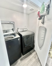 8124 Sterlingshire St, Unit Private room in Houston, TX - Foto de edificio - Building Photo