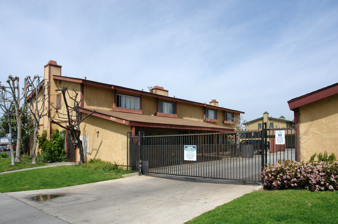 Garden Del Sol Apartments in Costa Mesa, CA - Building Photo