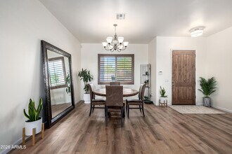 1415 W Lavitt Ln in Phoenix, AZ - Building Photo - Building Photo