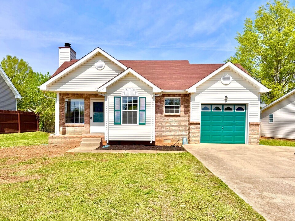 1215 Marla Dr in Clarksville, TN - Building Photo