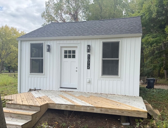property at 1072 Vineland Rd