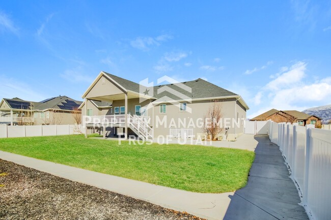 45 N Vlg Pk Dr in Layton, UT - Building Photo - Building Photo