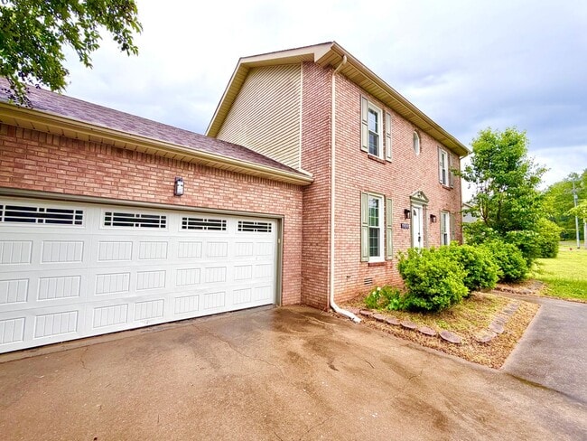 1909 Needmore Rd in Clarksville, TN - Building Photo - Building Photo
