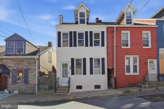 property at 624 Poplar St