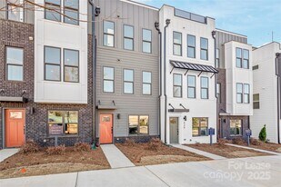 425 Blairhill Rd in Charlotte, NC - Building Photo