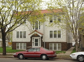 394 Cleveland Ave N in St. Paul, MN - Building Photo