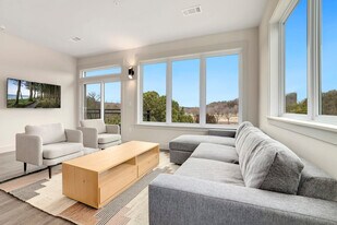 10 Riordan Rd in Bella Vista, AR - Building Photo