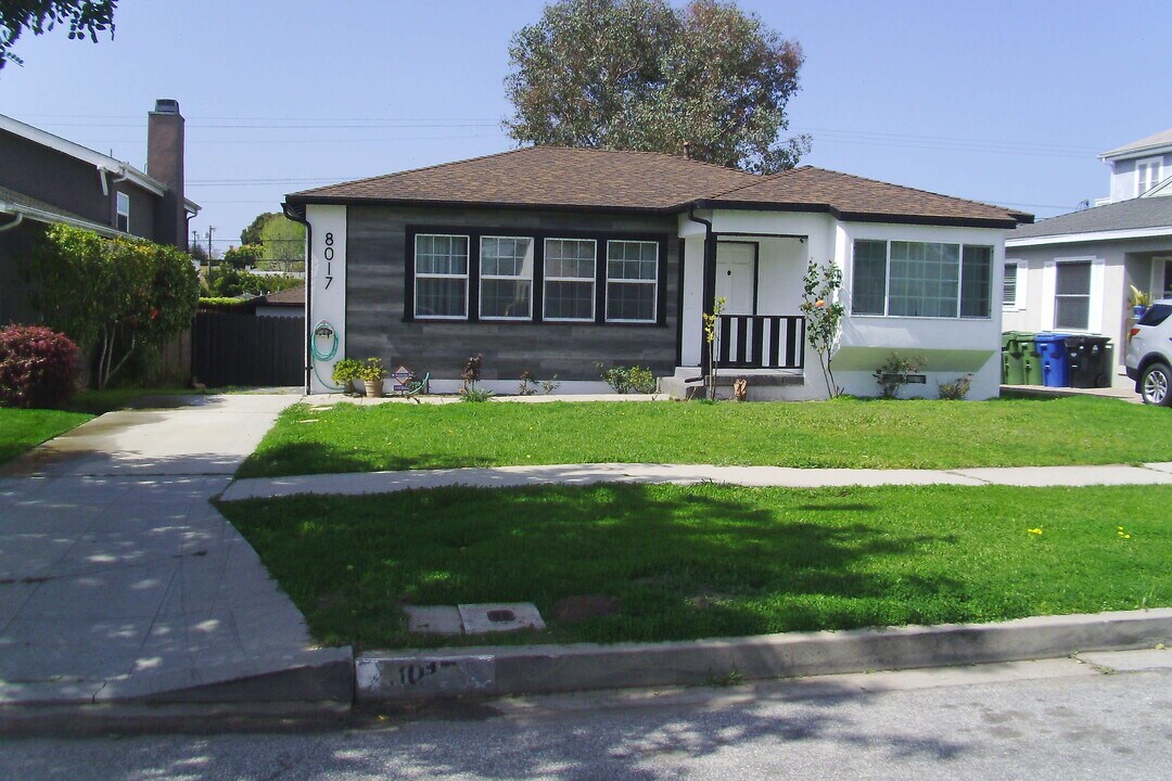 8017 Campion Dr in Los Angeles, CA - Building Photo