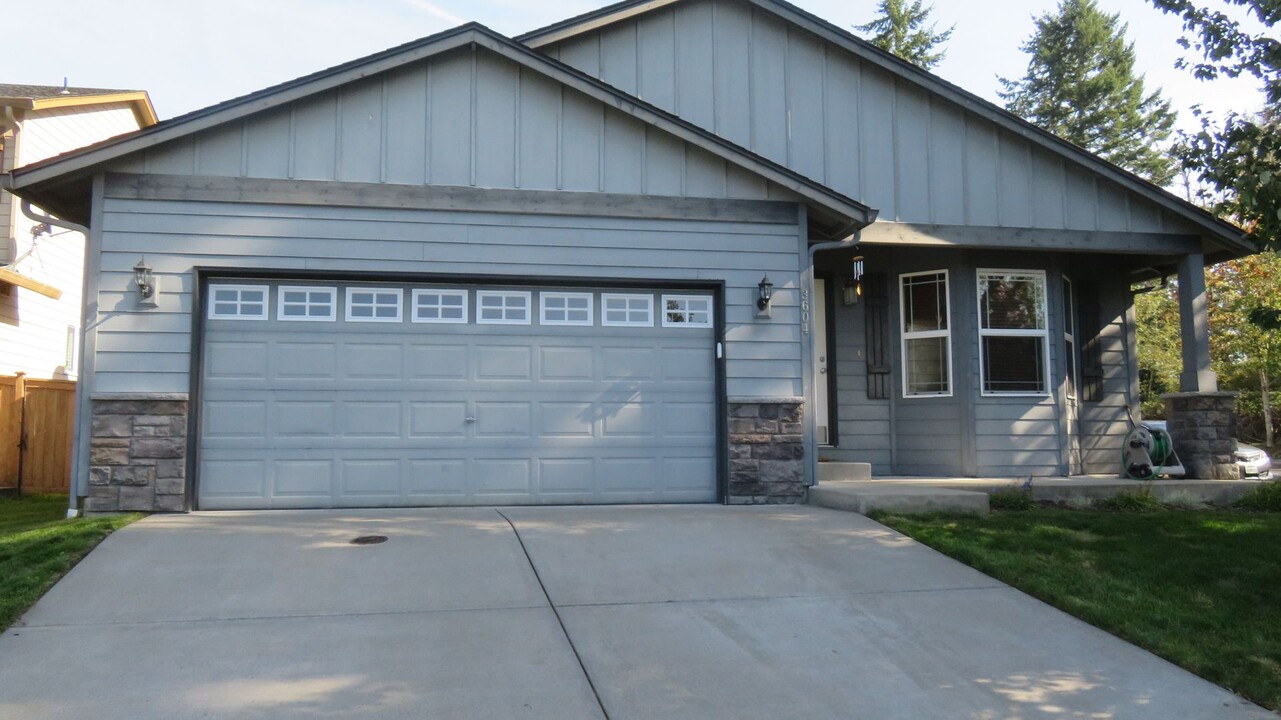 3604 Astaire St NE in Lacey, WA - Foto de edificio