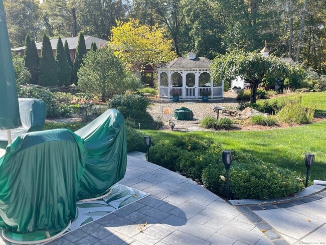 69 Stage Harbor Rd in Marlborough, CT - Foto de edificio - Building Photo