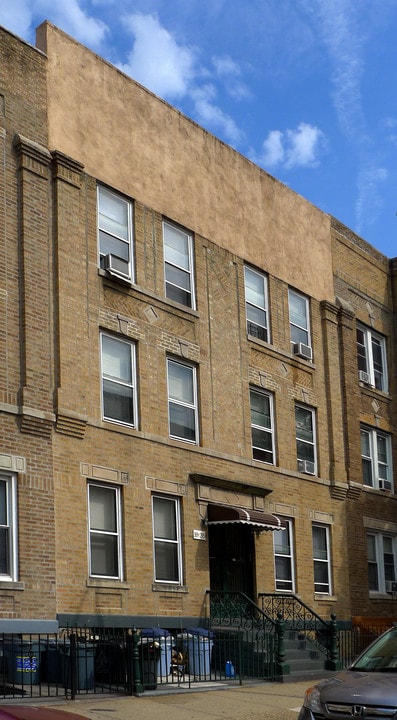 1835 Stephen St in Flushing, NY - Foto de edificio