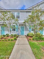 8377 Retrograde Rd in Jacksonville, FL - Building Photo