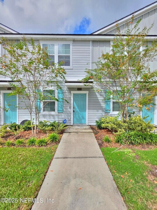 8377 Retrograde Rd in Jacksonville, FL - Building Photo