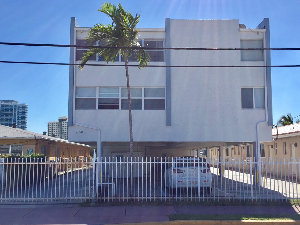 2150 Bay Dr, Unit 4 in Miami Beach, FL - Foto de edificio