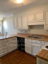 306-D S Lindell Rd in Greensboro, NC - Foto de edificio - Building Photo