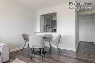 1925 Commonwealth Ave in Boston, MA - Foto de edificio - Building Photo