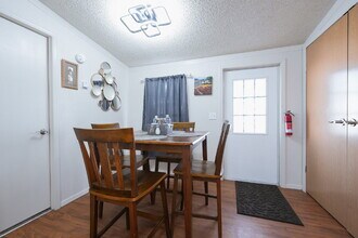 5700 Old Kirtland Hwy in Farmington, NM - Foto de edificio - Building Photo