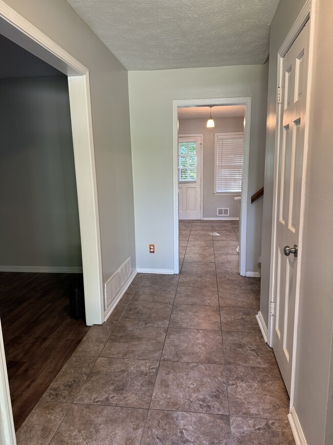 2435 Hallie Mill Rd in Atlanta, GA - Building Photo - Building Photo