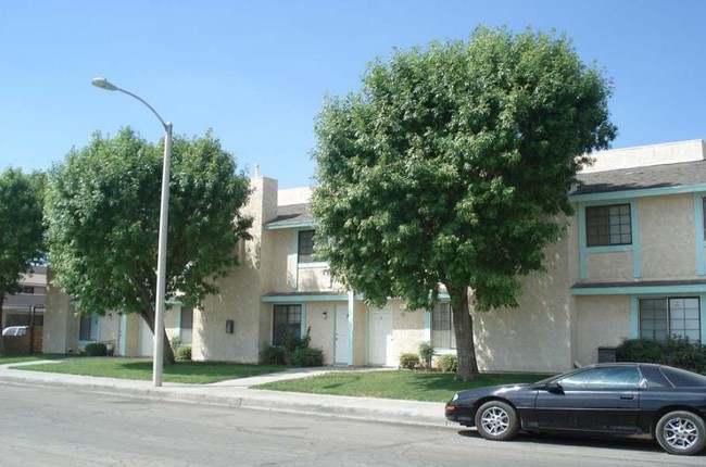 Palmdale Villa Apartments Bldg 2 in Palmdale, CA - Building Photo - Building Photo