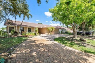 303 NW 105th Terrace in Coral Springs, FL - Foto de edificio - Building Photo