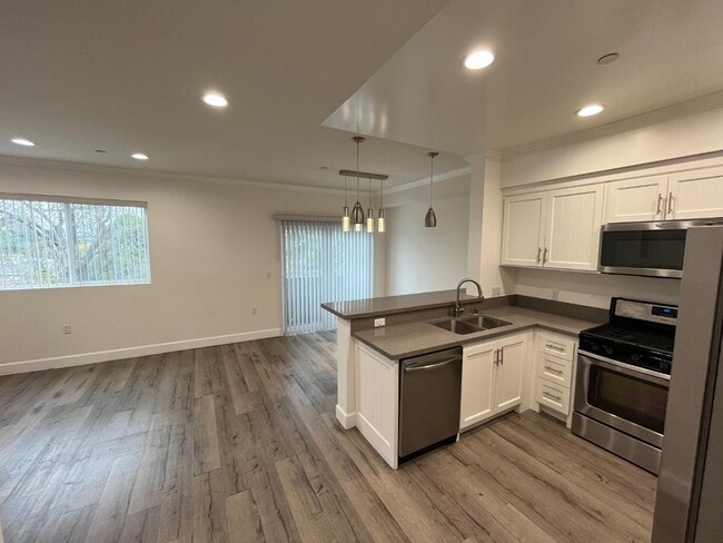 14915 Roscoe Blvd in Los Angeles, CA - Building Photo - Building Photo