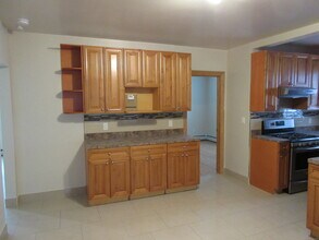 83 Myrtle Ave in Ansonia, CT - Building Photo - Building Photo