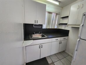 2210 SW 89th Ct in Miami, FL - Building Photo - Building Photo