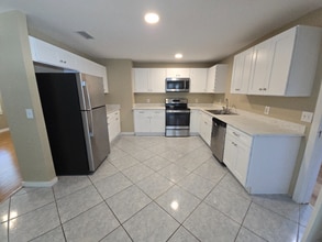 906 Johns St in DeLand, FL - Building Photo - Building Photo