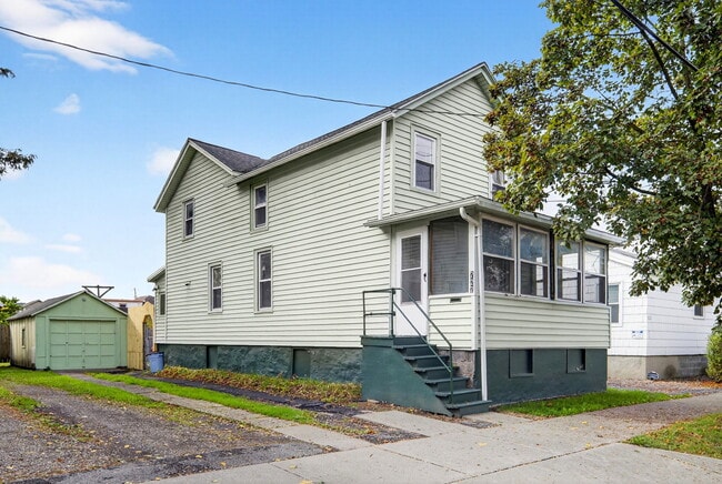 property at 727 W Court St