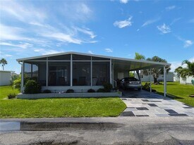 501 Longwood Dr in Venice, FL - Building Photo