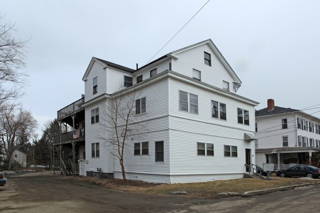 10 Noyes Pl in Augusta, ME - Building Photo - Building Photo