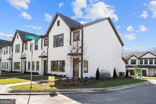 2426 Lakeshore Ln in Atlanta, GA - Building Photo