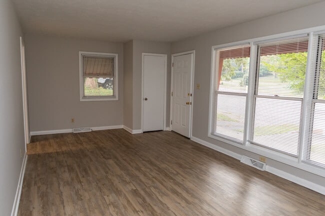 404 N College St in Morganton, NC - Building Photo - Building Photo