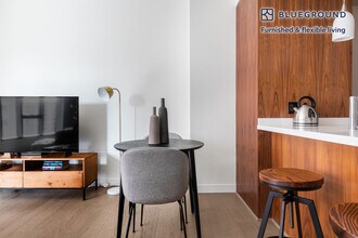 225 S Grand Ave, Unit SI FL12-ID279 in Los Angeles, CA - Building Photo - Building Photo