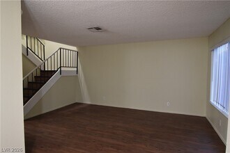 6476 Big Pine Way in Las Vegas, NV - Building Photo - Building Photo