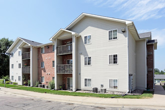 Country Club Apartments in Sioux City, IA - Building Photo - Building Photo