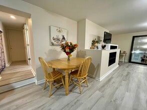 270 Greenfield Ave, Unit B in Ballston Spa, NY - Foto de edificio - Building Photo