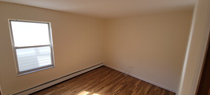 64 70th St, Unit 64 70th St #2 in Guttenberg, NJ - Foto de edificio - Building Photo