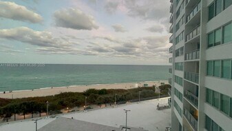 7135 Collins Ave in Miami, FL - Building Photo