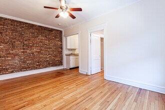 951 W Cornelia Ave, Unit 2D in Chicago, IL - Foto de edificio - Building Photo