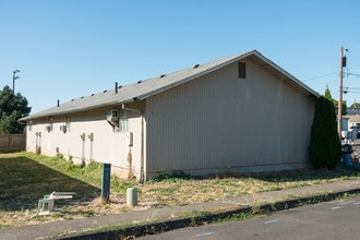 265 Wilkes St in Banks, OR - Foto de edificio - Building Photo