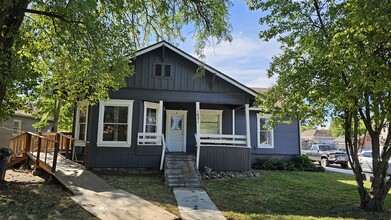 1021 Niantic St in Medford, OR - Building Photo - Building Photo