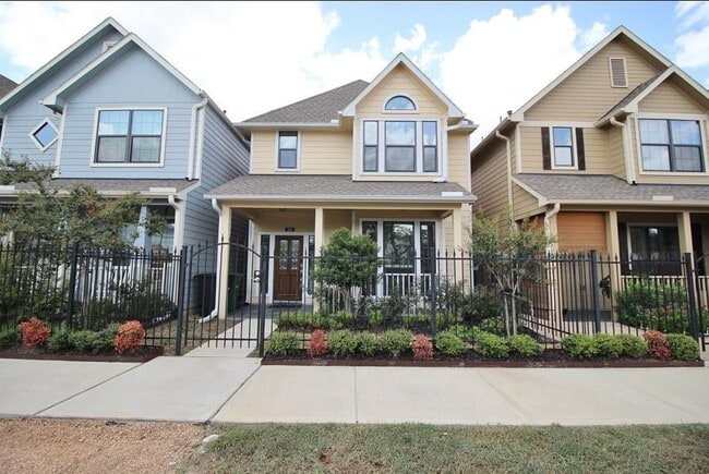 property at 211 W 26th St