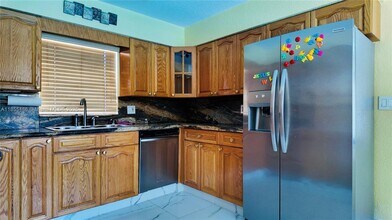 6950 SW 14th St in Pembroke Pines, FL - Building Photo - Building Photo