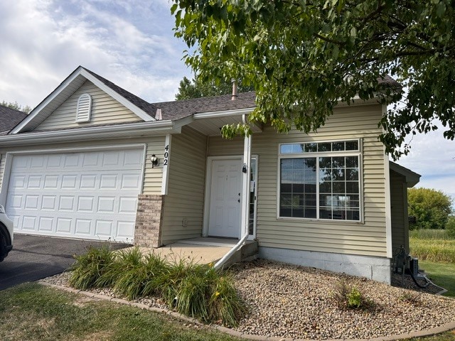 402 Creekside Dr